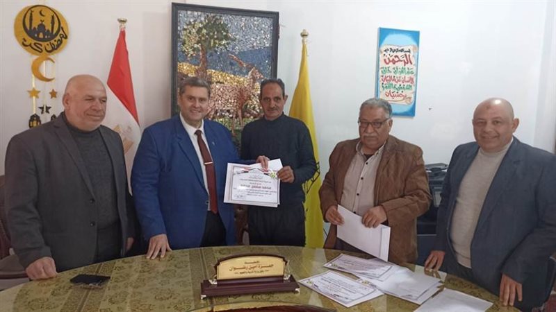 حمزة رضوان يكرم قيادات