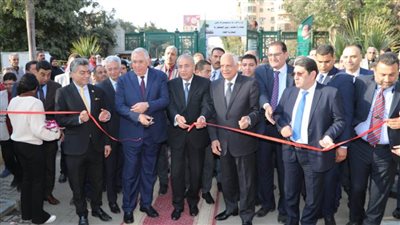 وزيرا الزراعة والتموين ومحافظ الجيزة يفتتحون معرض 