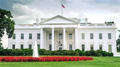 البيت الأبيض يدعو «المركزي الأمريكي» إلى «التقاط الأنفاس» بشأن رفع أسعار الفائدة