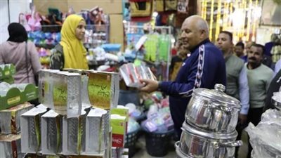 محافظ الوادي الجديد يتفقّد سوق الشعلة بالخارجة