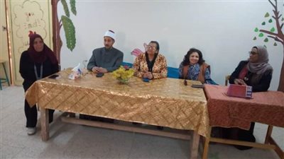 ندوة تثقيفية حول مخاطر الإنترنت بمدرسة نجيب محفوظ الثانوية بنات بالوادي الجديد