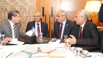 رئيس جامعة قناة السويس يُشارك بفعاليات مؤتمر الاستراتيجية الوطنية للتعليم العالي والبحث العلمي