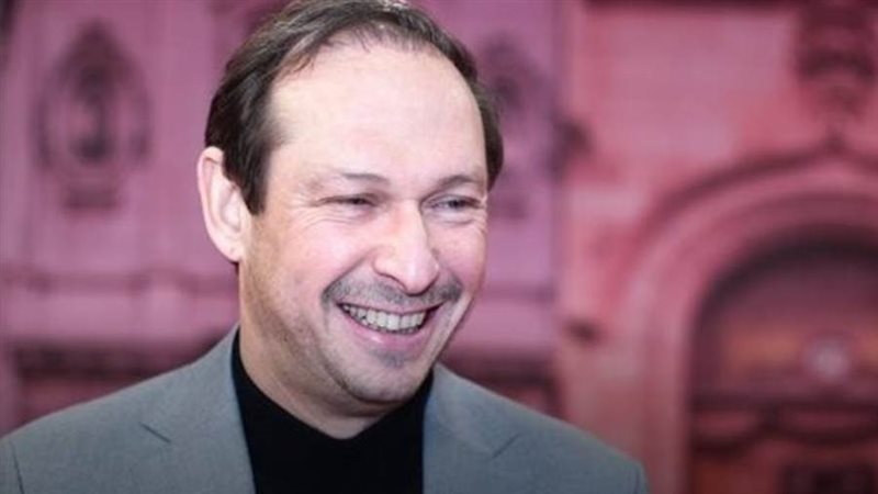 الفنان أيمن الشيوي