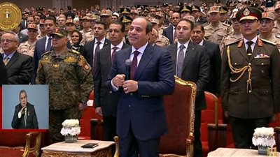 عاجل.. الرئيس السيسي يعد أمهات الشهداء بتخصيص يوم للاحتفال معهن في سيناء