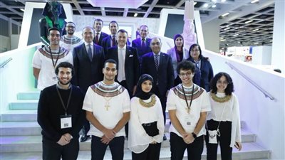 عيسى يختتم مشاركته في بورصة برلين بجولة داخل الجناح المصري المشارك