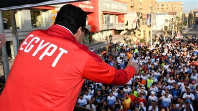 وزير الرياضة ومحافظ القاهرة يطلقان إشارة بدء ماراثون القاهرة في نسخته العاشرة