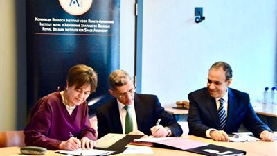 مصر وبلجيكا توقعان مذكرة تفاهم للتعاون في مجال الفضاء وتطوير الأقمار الصناعية