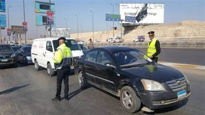 تحرير 2297 مخالفة عدم تركيب الملصق الإلكتروني ورفع 56 سيارة ودراجة متهالكة خلال 24 ساعة