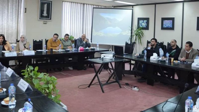 خلال الاجتماع