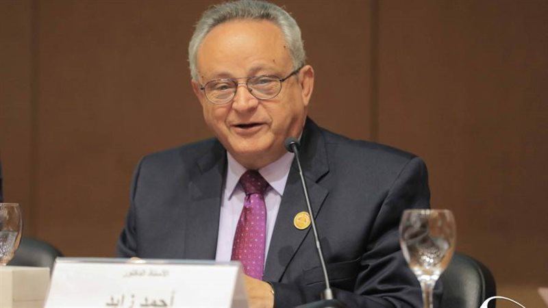 دكتور احمد زايد مدير