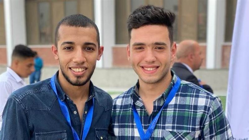 الطالبين الفائزين