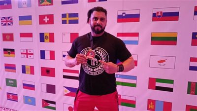 قائد منتخب العراق للقوة البدنية: سعيد بفضية كأس العالم وأشكر مصر على التنظيم