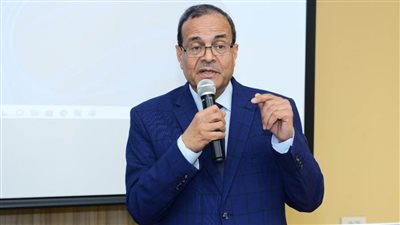 رئيس جامعة سوهاج يكرم خريجي برامج قطار الصعيد للتكنولوجيا بمركز إبداع مصر الرقمية creativa