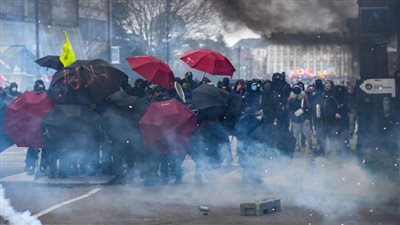 توترات خلال مظاهرات باريس ضد إصلاح نظام التقاعد