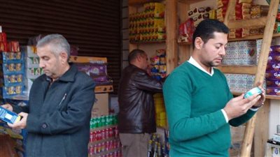 تحرير 343 محضرًا لمنشآت مخالفة وإعدام 1553 كجم مواد غذائية خلال حملات رقابية بالمنيا