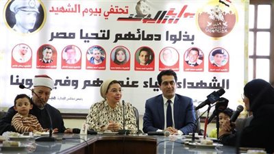 أسر الشهداء في ندوة 