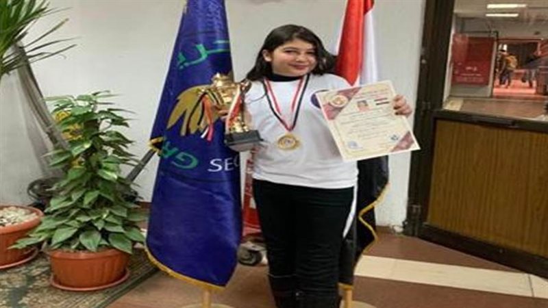 الطالبة لينا شريف