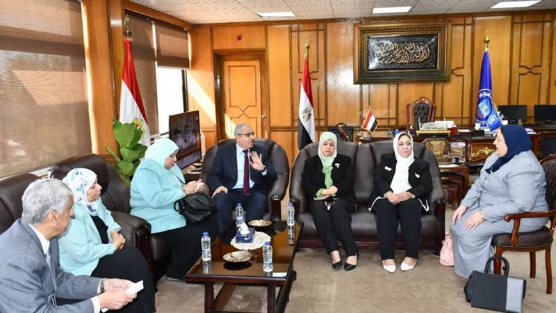 خلال الزيارة