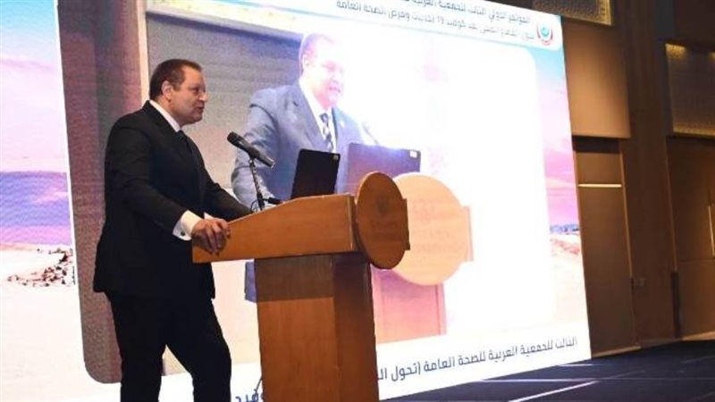 احمد طه خلال المؤتمر