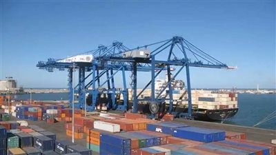 انتظام حركة الملاحة وتداول البضائع بالهيئة العامة لميناء الإسكندرية وتداول 3187 حاوية 