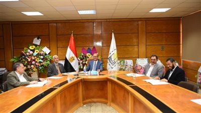 رئيس جامعة أسيوط يترأس اجتماع مكتب التصنيف الدولي