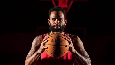 وكيل والترهودج يكشف حقيقة طلب اللاعب فسخ تعاقده مع النادي الأهلي