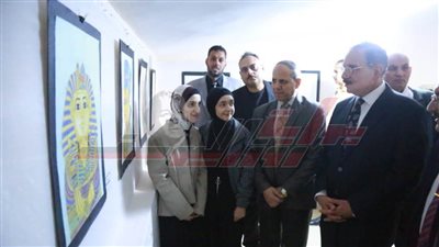 محافظ كفر الشيخ يشيد بمعرض لشقيقتين من ذوي الهمم