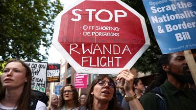 الجارديان: محكمة الاستئناف البريطانية تقضي بالطعن في سياسة ترحيل المهاجرين إلى رواندا