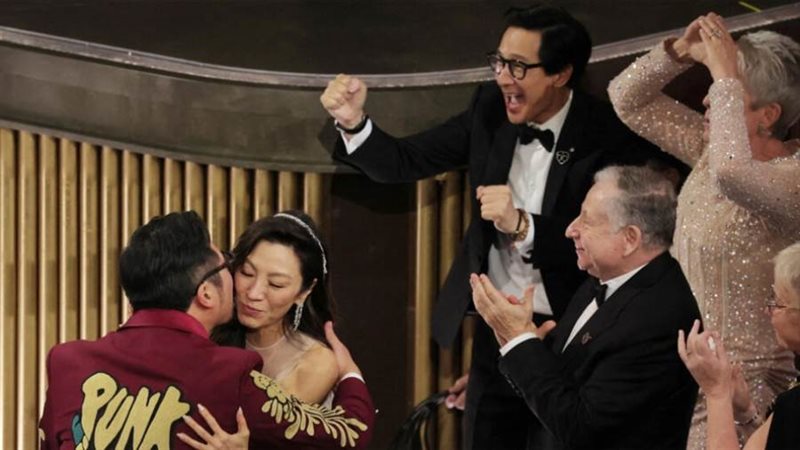 تهنئة الممثلة الماليزية