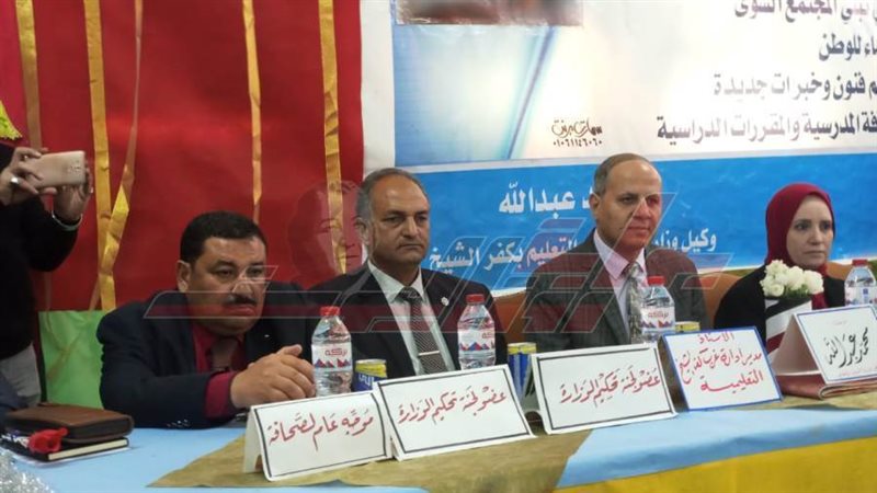 خلال المعرض