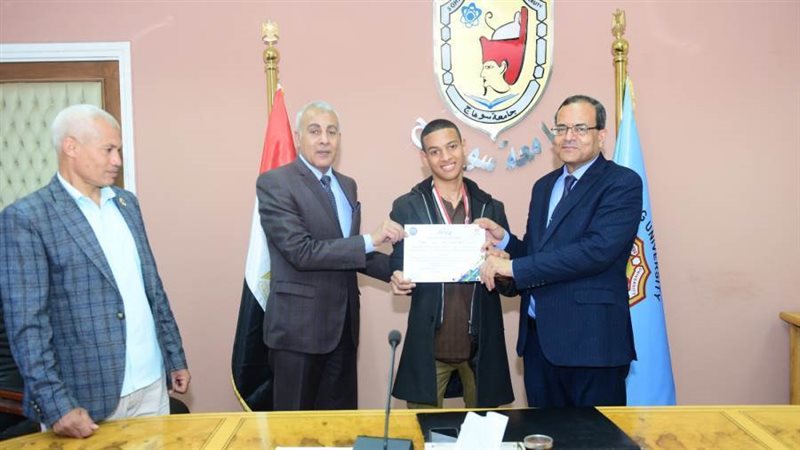 جانب من التكريم