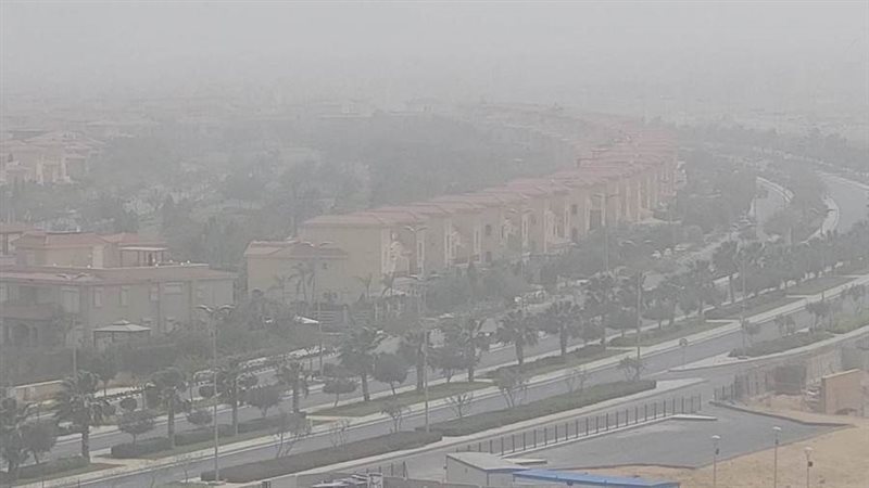 الرمال والأتربة تحجب