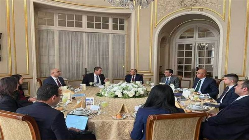 المشاورات السياسية