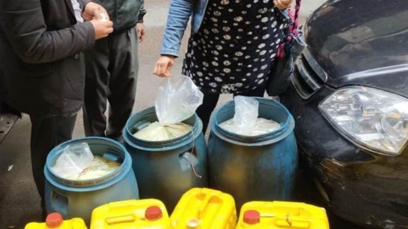 سياره محمله بالزيوت