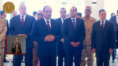 الرئيس السيسي يتفقد مجمع مصانع الأسمدة الآزوتية بالعين السخنة