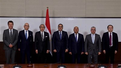 مدبولي يشهد توقيع عقدي التزام بناء وتطوير البنية الفوقية لميناءي الدخيلة والسخنة