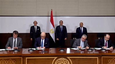 وزير النقل: التوقيع على عقدين لتطوير ميناءى الدخيلة والسخنة باستثمارات تصل إلى 1.6 مليار دولار