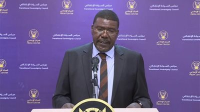 عضو مجلس السيادة بالسودان الطاهر حجر يناقش مع وزير التجارة والتموين التجارة الحدودية