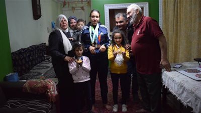 ماذا طلبت والدة فاطمة الصاوي بطلة السباحة لذوي الهمم من الرئيس السيسي؟