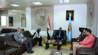 كلية التربية النوعية بجامعة سوهاج تنظم ندوة توعوية للتعريف بالخدمات المجانية لجهاز تنمية المشروعات 