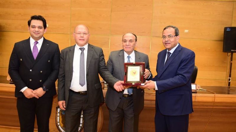 جانب من الندوه