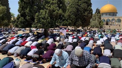 70 ألفا يؤدون صلاة الجمعة في رحاب المسجد الأقصى