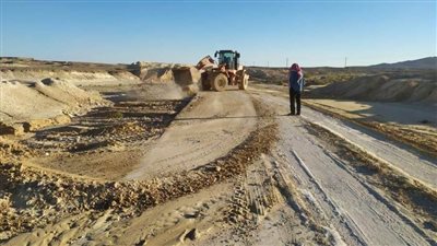 إزالة آثار السيول في الحسنة بوسط سيناء  