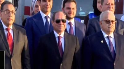 الرئيس السيسي يتوسط صورة تذكارية مع رؤساء جمعيات ومؤسسات التحالف الوطني للعمل الأهلي التنموي