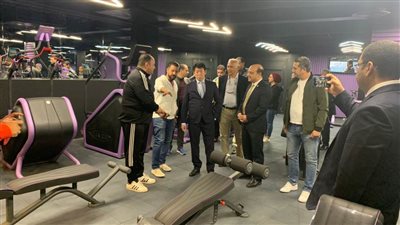 رئيس الاتحاد الدولي للجمباز يتفقد نادي النادي بشيراتون 