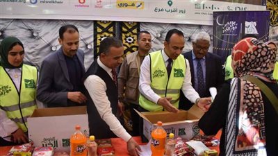 نائب محافظ المنيا يتفقد أعمال تجهيز 3500 كرتونة مواد غذائية