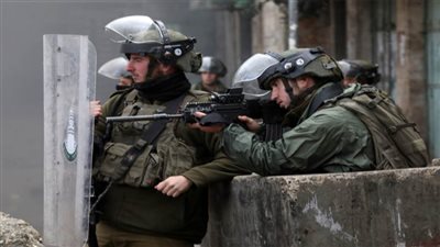 إصابة 4 فلسطينيين بالرصاص الحي خلال مواجهات مع الاحتلال في رام الله