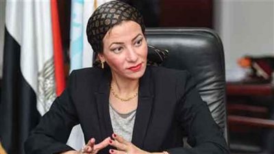 وزيرة البيئة تدفع بلجنة عاجلة من الوزارة لمعاينة التلوث الزيتي بشاطئ السوايسة