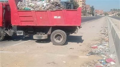 جمع ورفع ٩٨ طن قمامة ومخلفات ومتابعة أعمال الإنارة العامة بـ