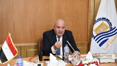 محافظ قنا يحيل مهندسين للنيابة العامة بسبب تسهيلهما البناء على أراض زراعية وأملاك دولة